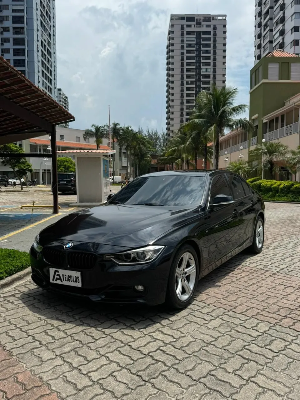 BMW 320i, foto 1
