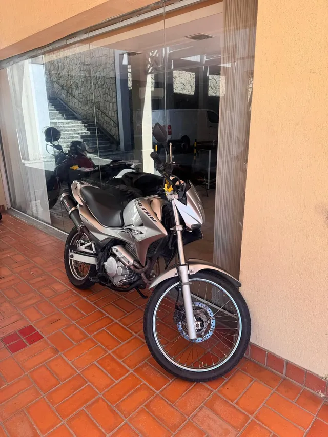 Honda NX 400 Falcon